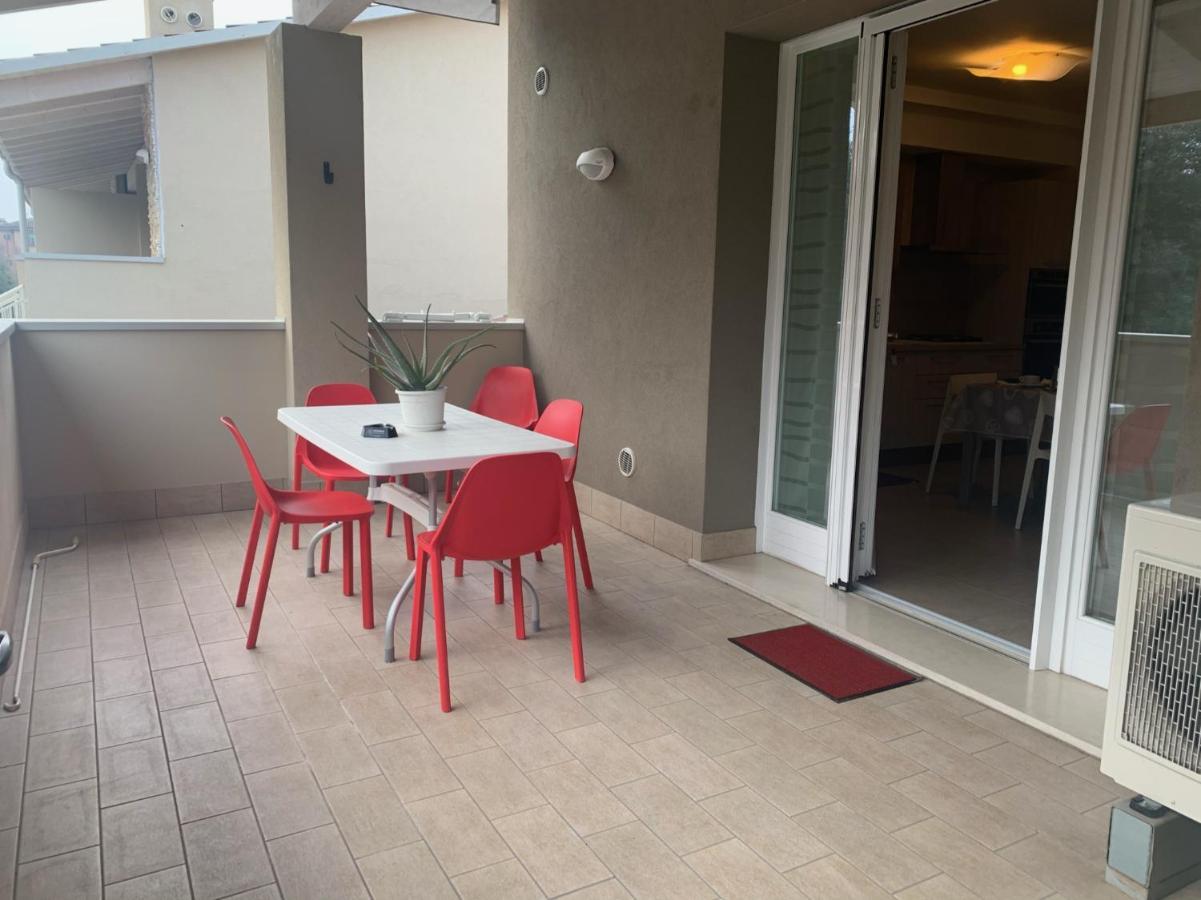 Le Noir Appartment ペスキエーラ・デル・ガルダ エクステリア 写真