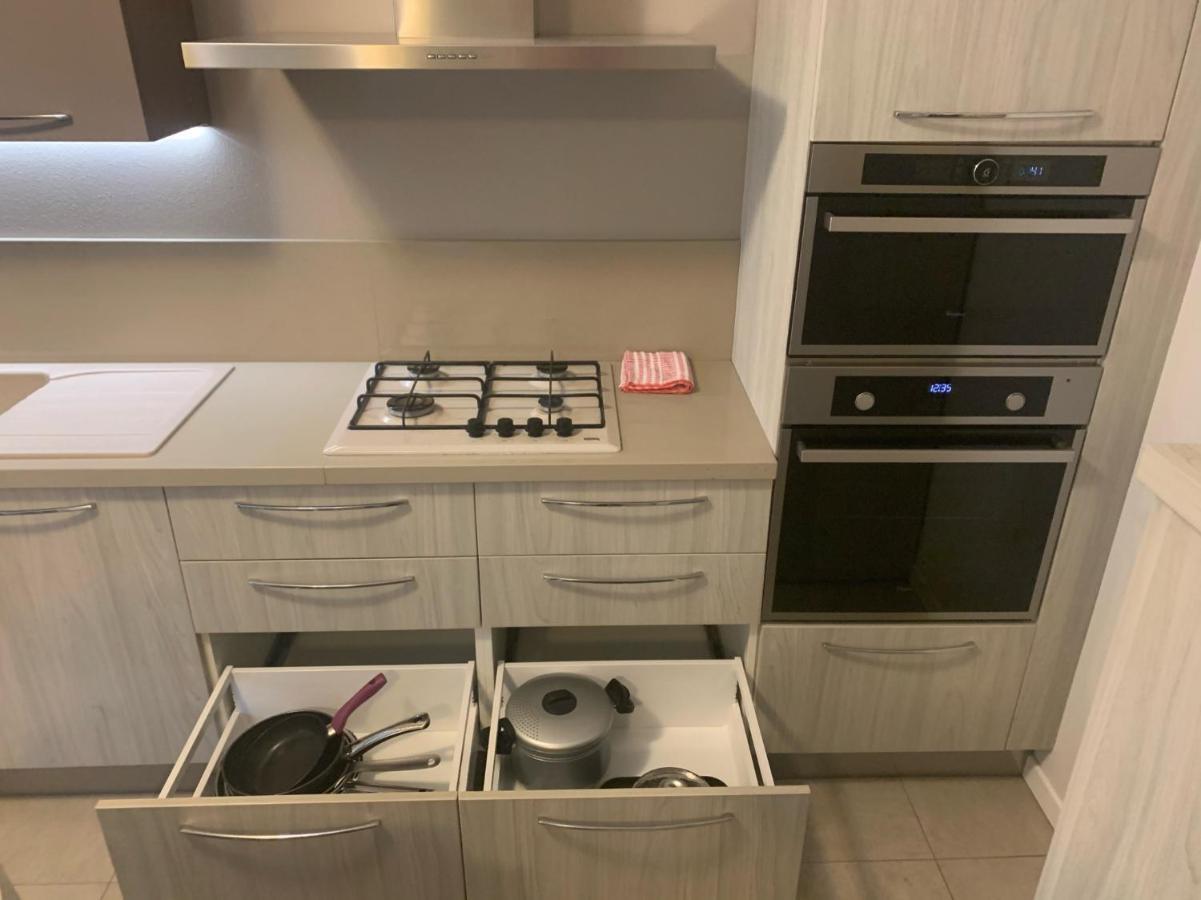 Le Noir Appartment ペスキエーラ・デル・ガルダ エクステリア 写真