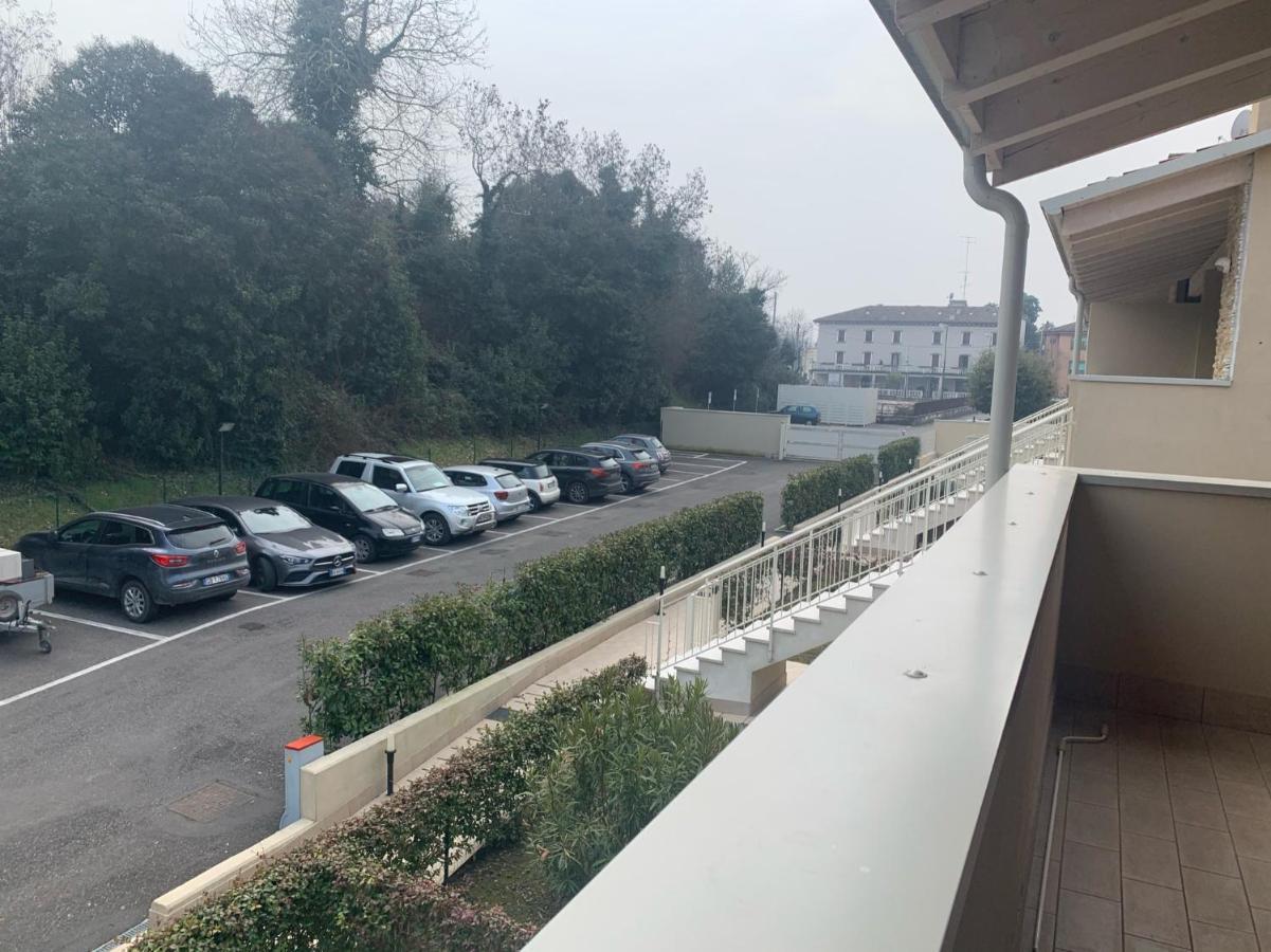 Le Noir Appartment ペスキエーラ・デル・ガルダ エクステリア 写真