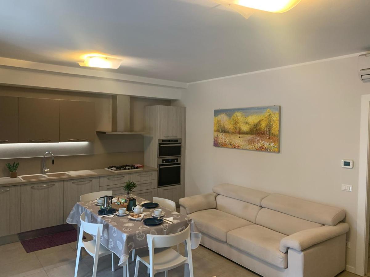 Le Noir Appartment ペスキエーラ・デル・ガルダ エクステリア 写真