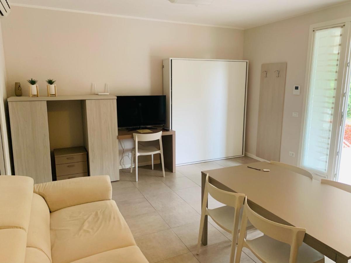 Le Noir Appartment ペスキエーラ・デル・ガルダ エクステリア 写真